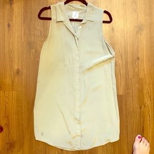 Button down collared sleeveless dress